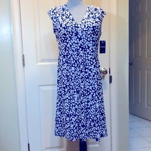 Chaps sleeveless Summer dress NWT Size large Flattering style